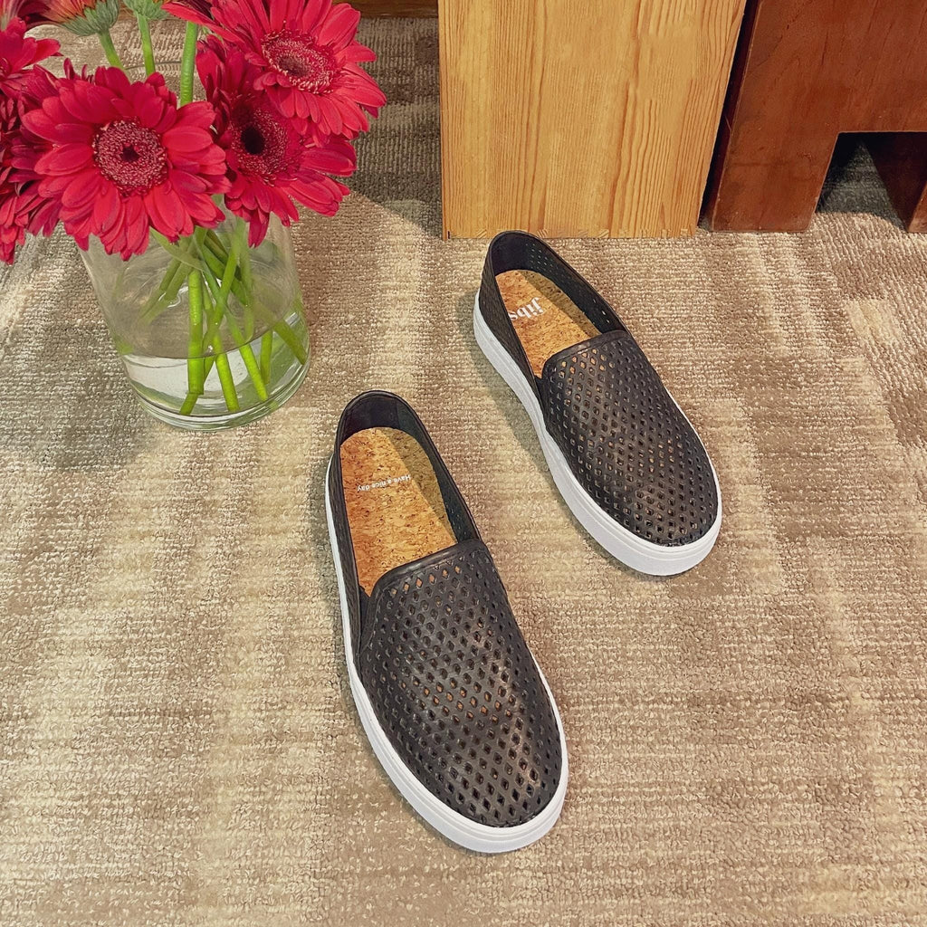 Jibs Classics Jet Black leather slip-on sneaker shoes sustainable Editorial