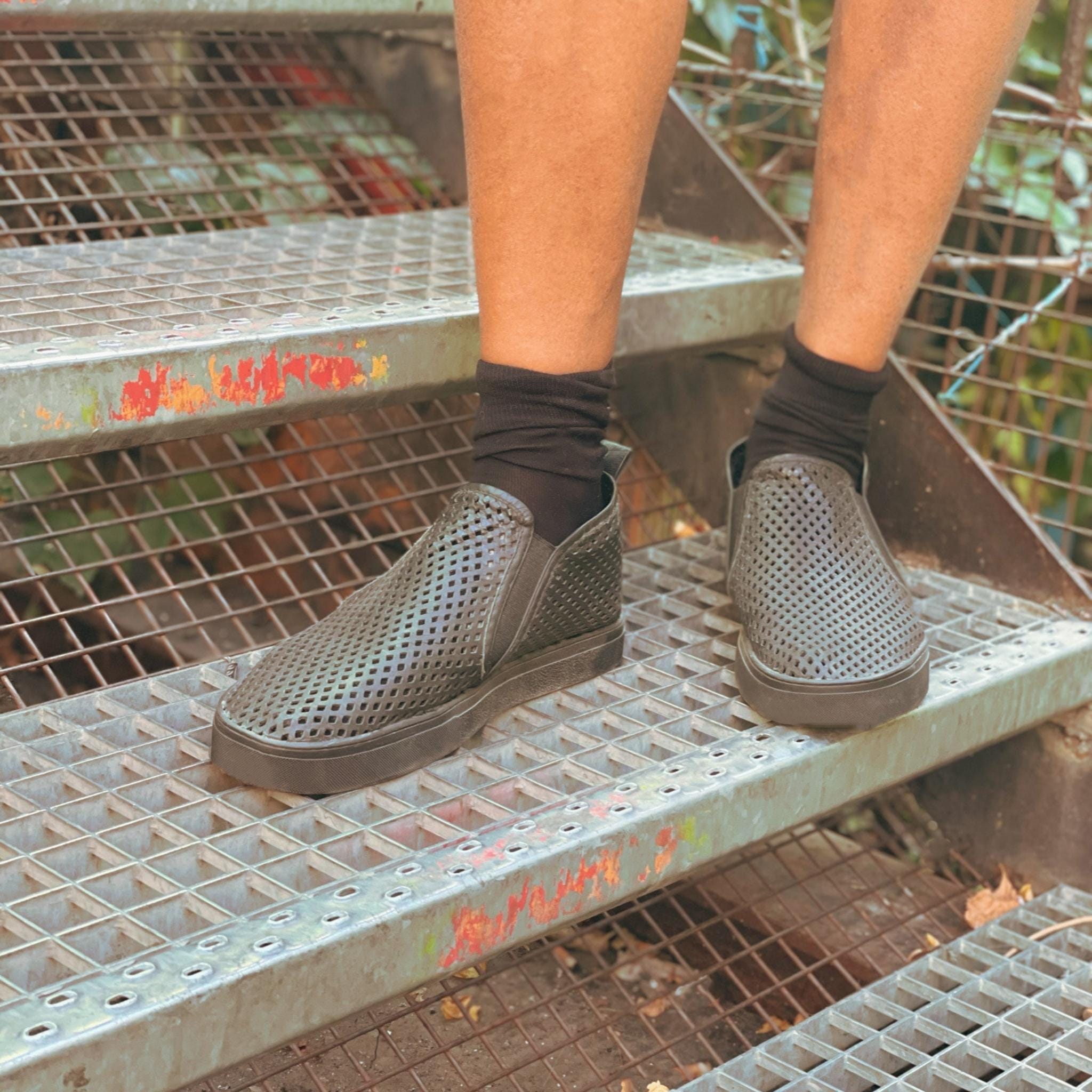 Jibs Mid Rise Jet Black Royale leather slip-on sneaker shoes sustainable Editorial